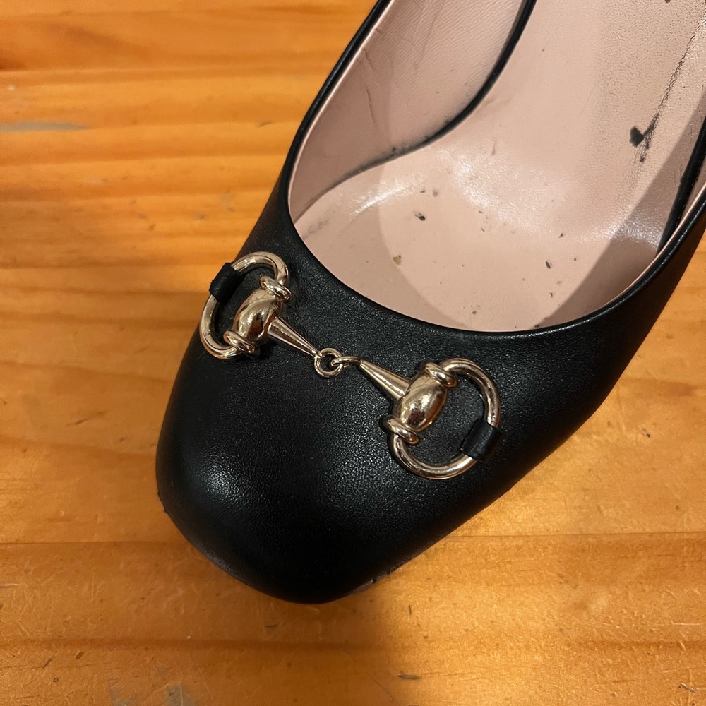 Authentic Gucci Black Leather Horsebit Pumps with Gold Hardware. Size 39.5 - Picture 6 of 7